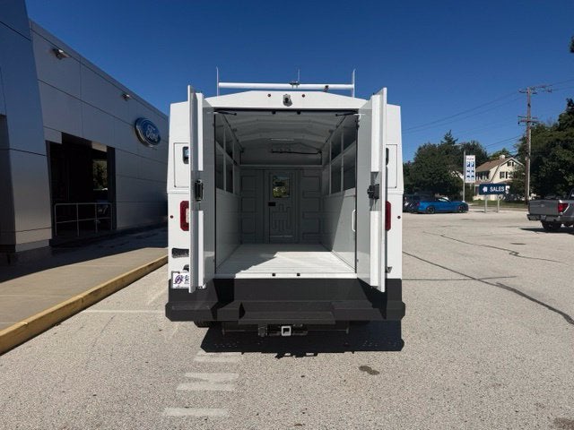 2025 Ford E-Series Cutaway Base