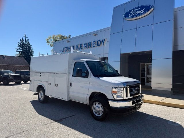 2025 Ford E-Series Cutaway Base