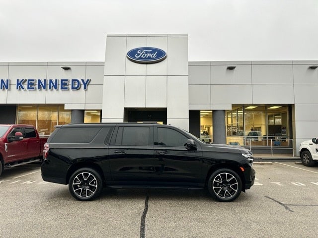 2023 Chevrolet Suburban RST