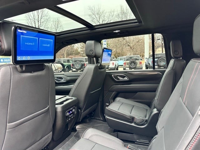 2023 Chevrolet Suburban RST