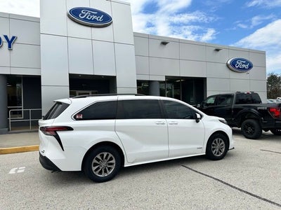 2021 Toyota Sienna LE