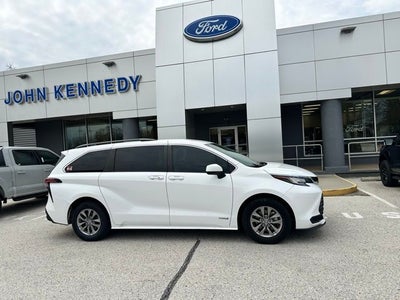 2021 Toyota Sienna LE