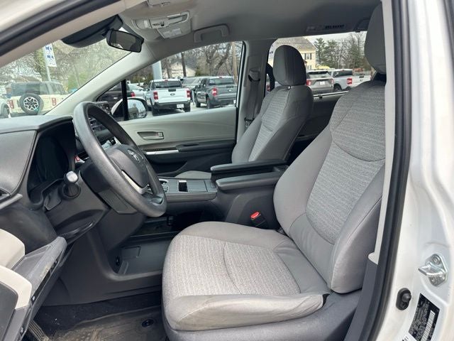 2021 Toyota Sienna LE